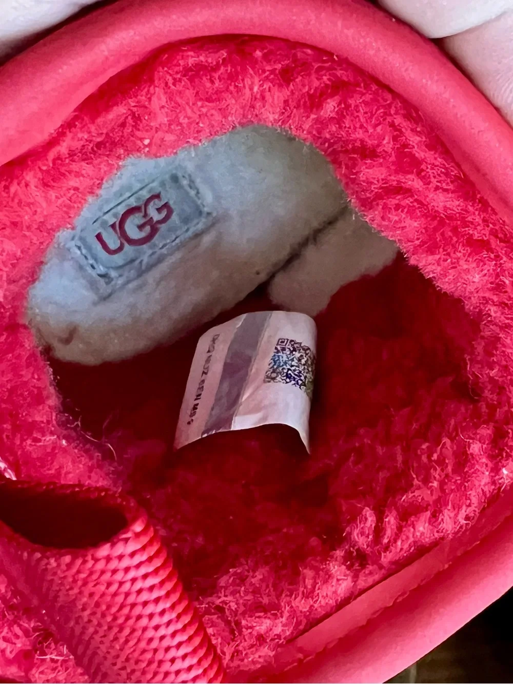 UGG shiny red